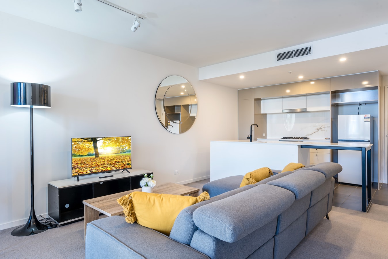South Bank Central 1 bedroom apartment + Parking 12 Serain Residences