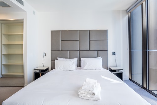 South Bank Central 1 bedroom apartment + Parking 15 Serain Residences