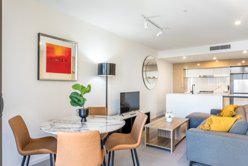 South Bank Central 1 bedroom apartment + Parking 17 Serain Residences