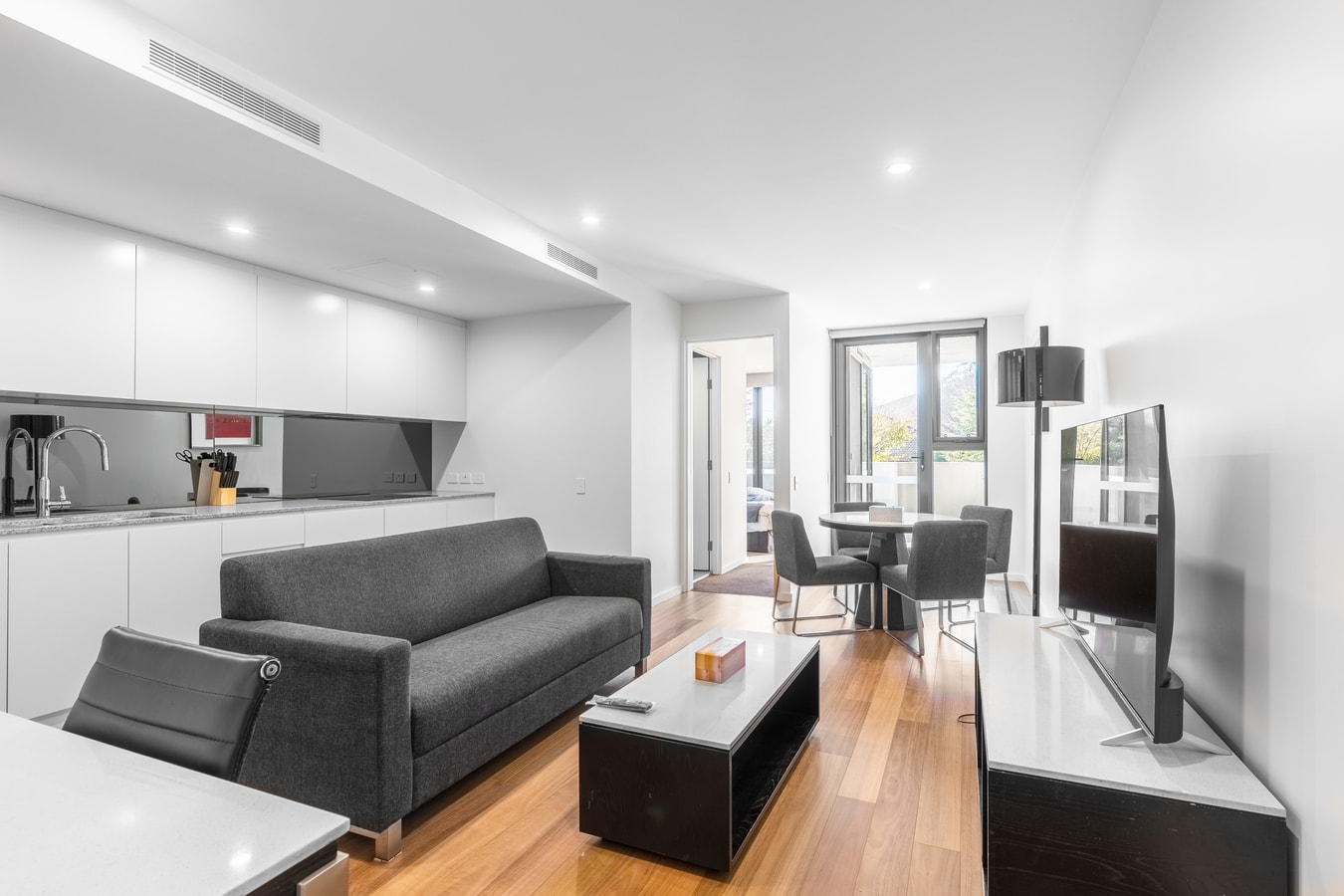Sunny 2bedroom apartment next to Canberra Centre 3 Serain Residences