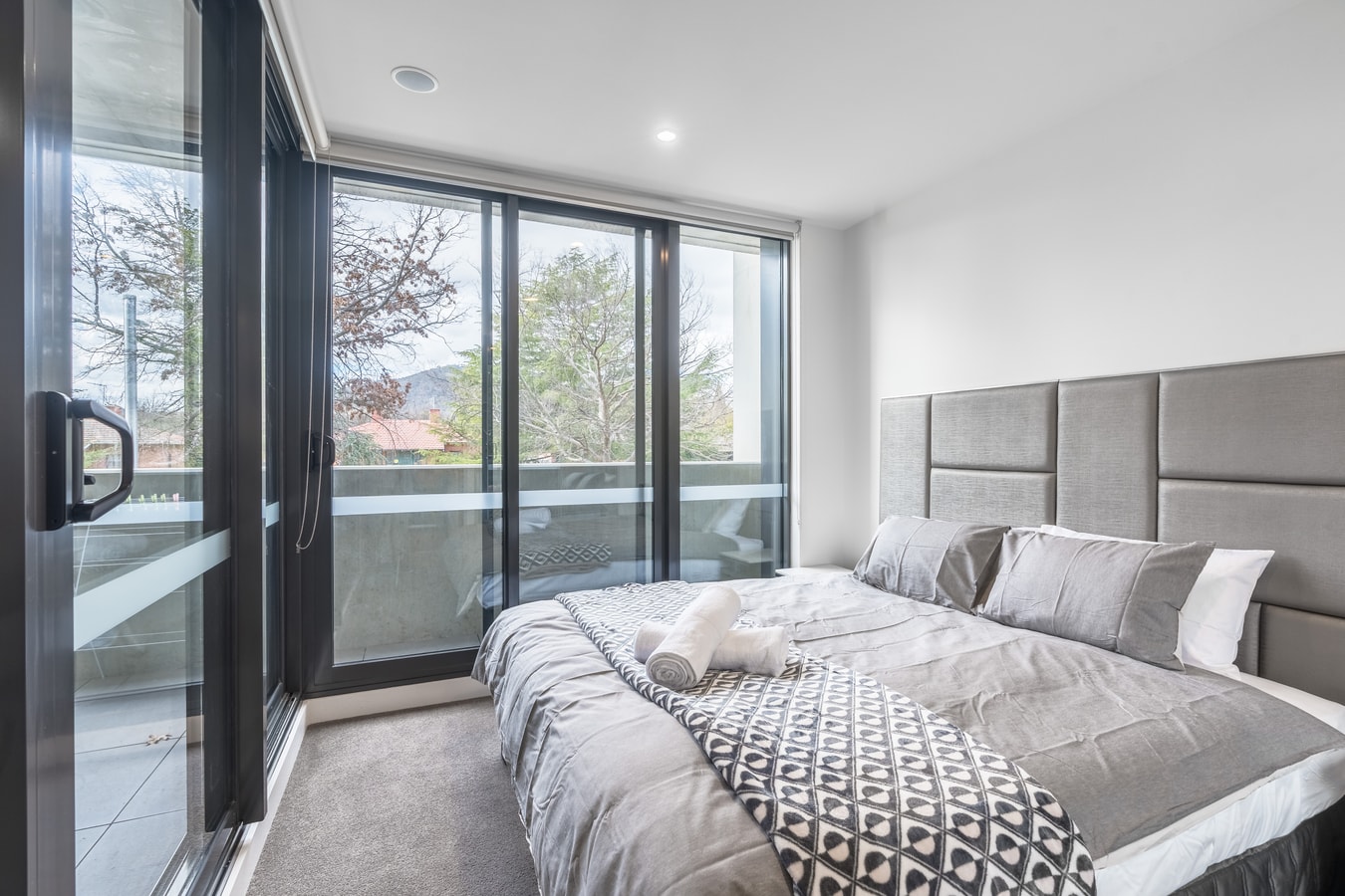 Cozy 2bedroom apartment next to Canberra Centre 1 Serain Residences