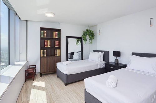 Spectacular OceanView Sub-Penthouse CentralSurfers 16 Serain Residences