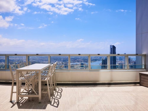 Spectacular OceanView Sub-Penthouse CentralSurfers 2 Serain Residences