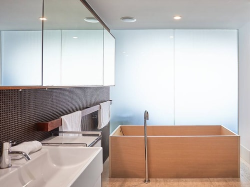 Spectacular OceanView Sub-Penthouse CentralSurfers 13 Serain Residences