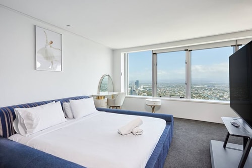Spectacular OceanView Sub-Penthouse CentralSurfers 11 Serain Residences