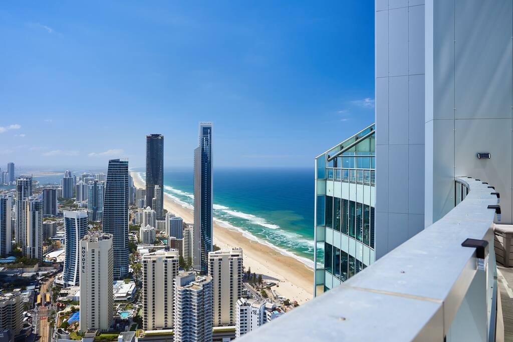 Spectacular OceanView Sub-Penthouse CentralSurfers 1 Serain Residences