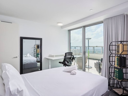 Spectacular OceanView Sub-Penthouse CentralSurfers 14 Serain Residences