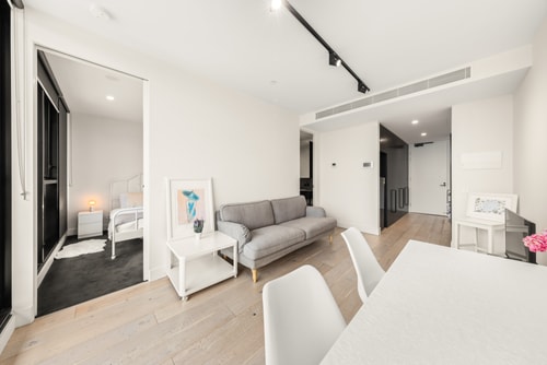 Convenient located 1 bedroom Apartment in Hawthorn 4 Serain Residences
