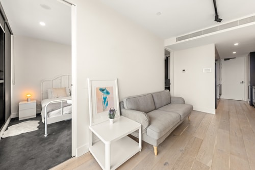 Convenient located 1 bedroom Apartment in Hawthorn 3 Serain Residences