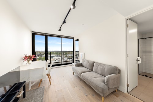 Convenient located 1 bedroom Apartment in Hawthorn 2 Serain Residences