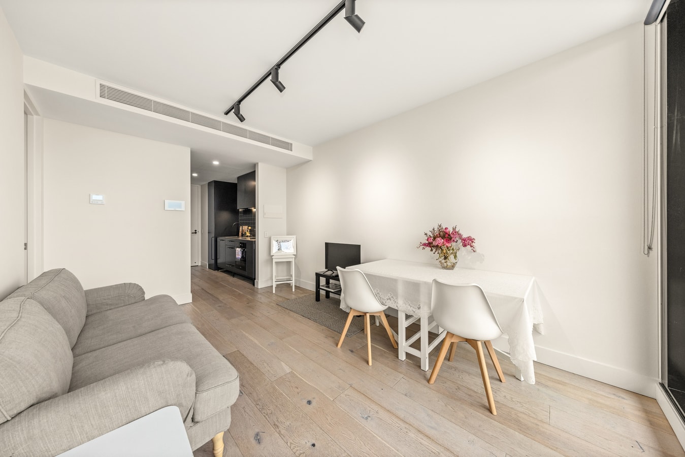 Convenient located 1 bedroom Apartment in Hawthorn 5 Serain Residences