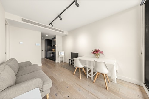 Convenient located 1 bedroom Apartment in Hawthorn 5 Serain Residences