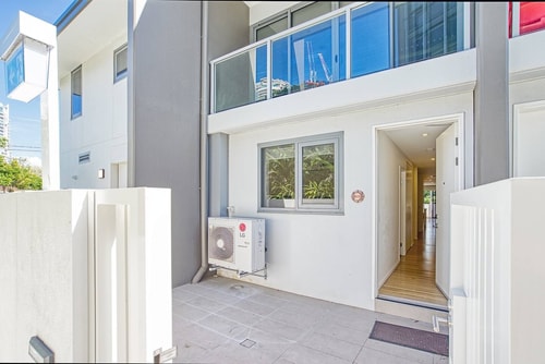 Three bedroom Villa in Central of Surfers Paradise 7 Serain Residences