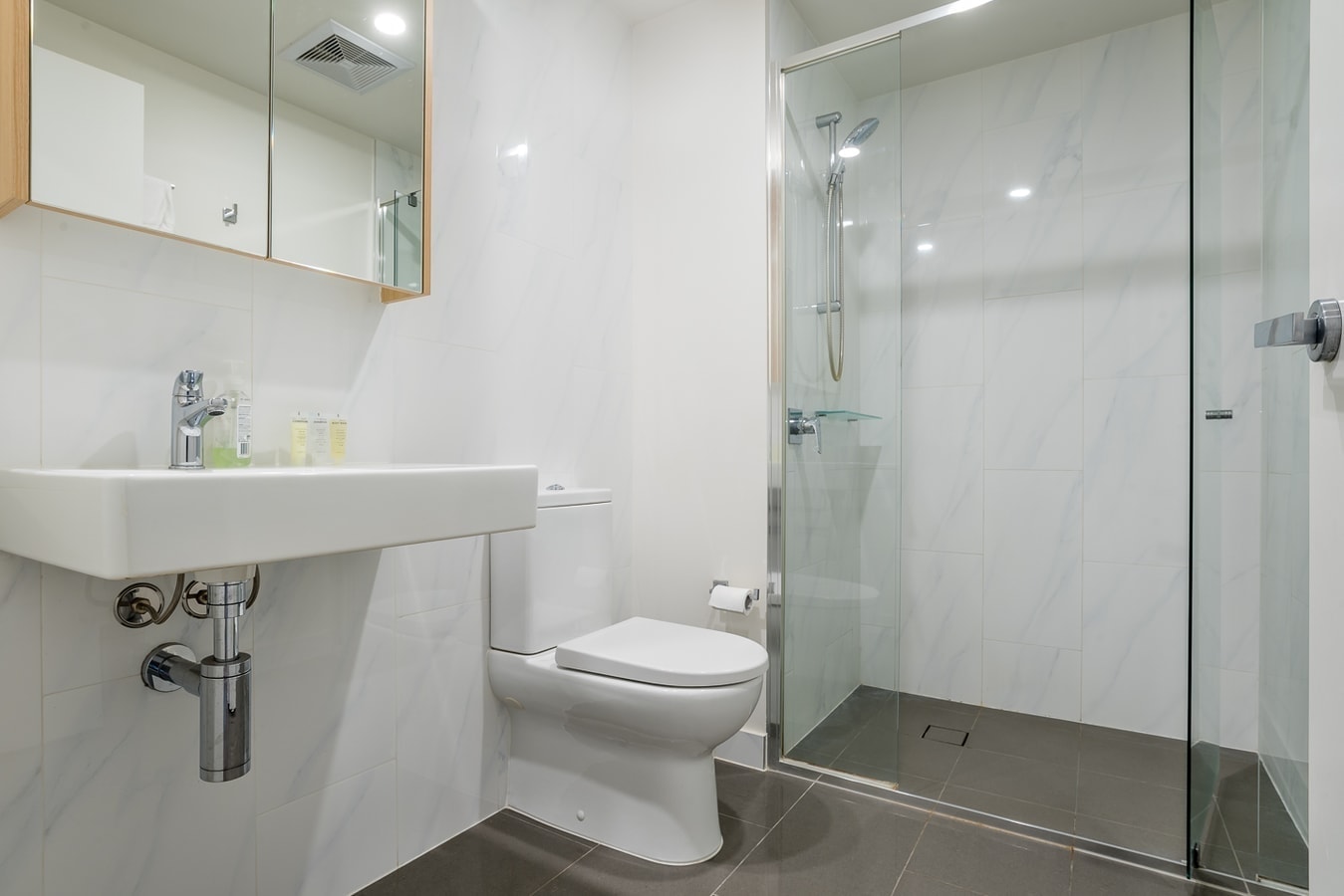 Center Located 2 bedroom Apartment South Brisbane 14 Serain Residences