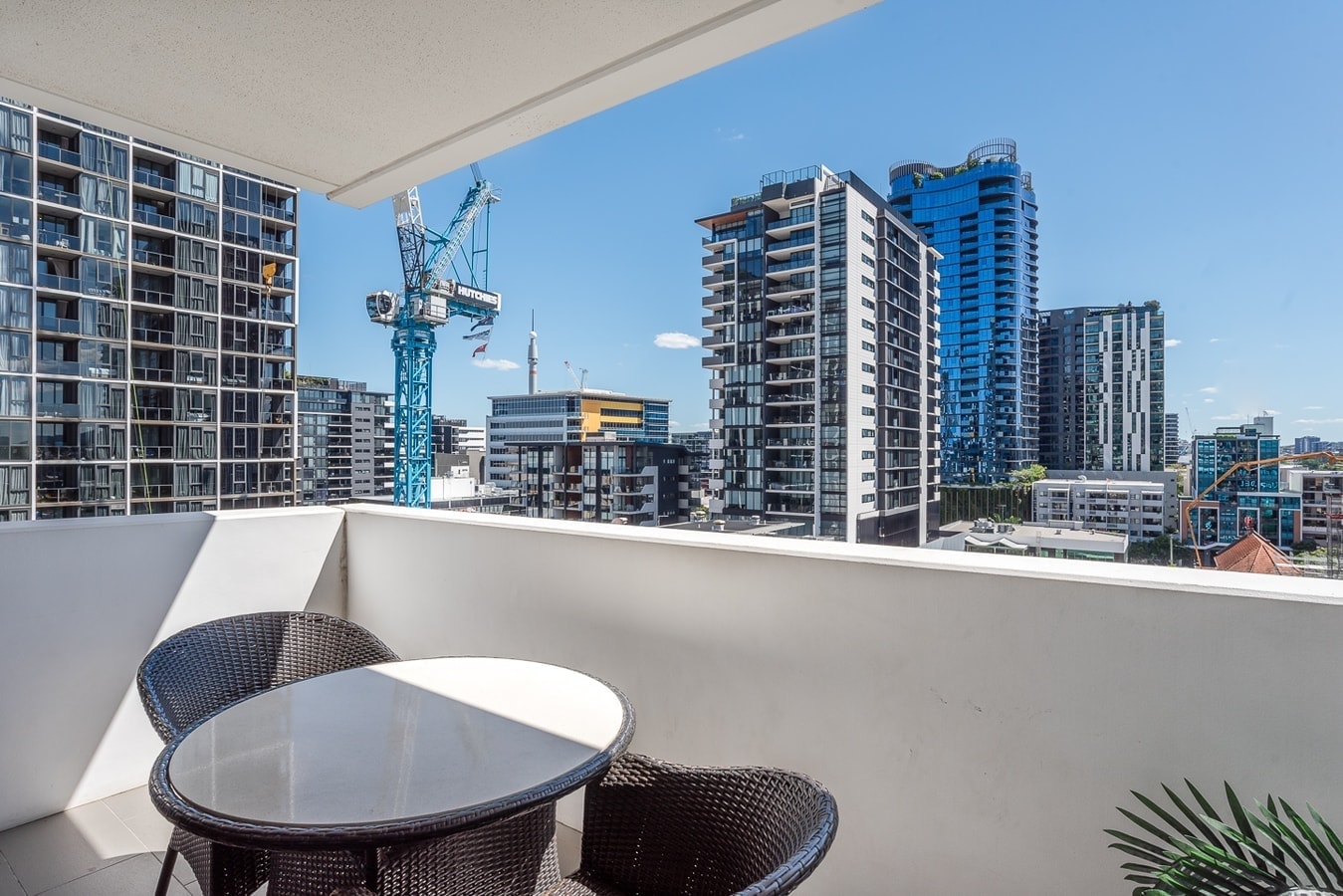 Center Located 2 bedroom Apartment South Brisbane 8 Serain Residences