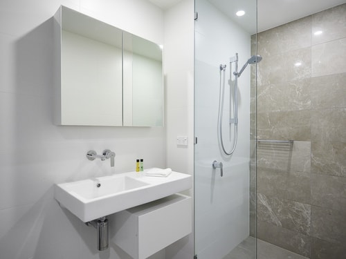Cozy 2 Bedroom Apartment+study located in Surfers 10 Serain Residences