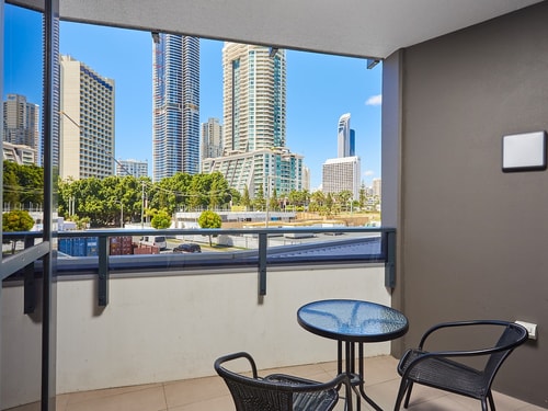 Cozy 2 Bedroom Apartment+study located in Surfers 2 Serain Residences