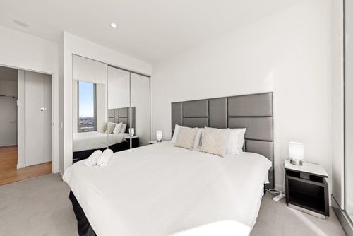 1 bedroom + study Apartment in south Melbourne 2 Serain Residences
