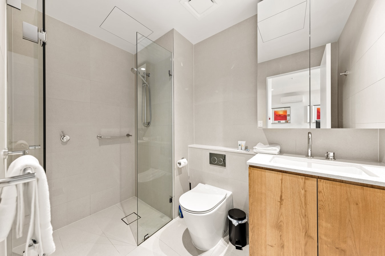 1 bedroom + study Apartment in south Melbourne 10 Serain Residences