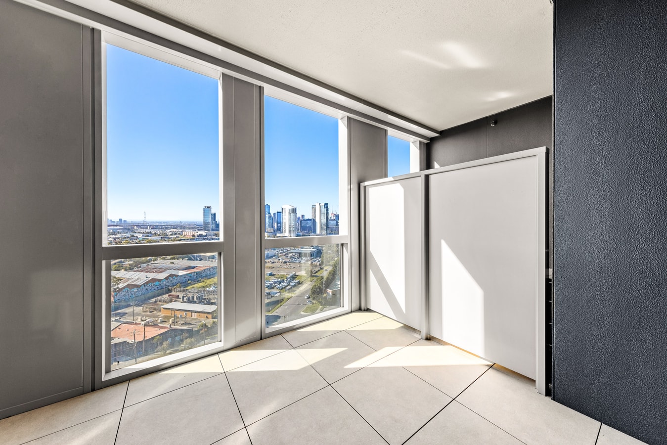 1 bedroom + study Apartment in south Melbourne 11 Serain Residences