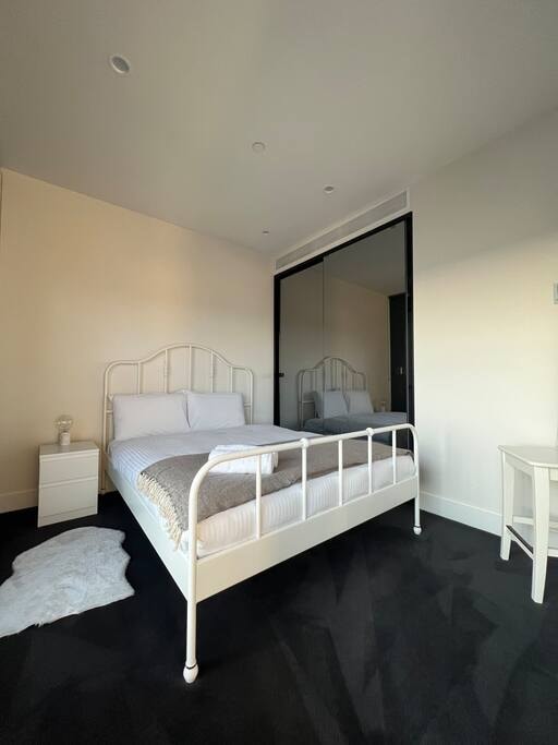 Convenient located 1 bedroom Apartment in Hawthorn 22 Serain Residences