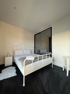 Convenient located 1 bedroom Apartment in Hawthorn 22 Serain Residences