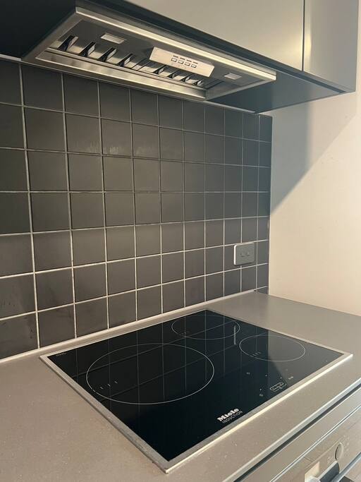 Convenient located 1 bedroom Apartment in Hawthorn 29 Serain Residences