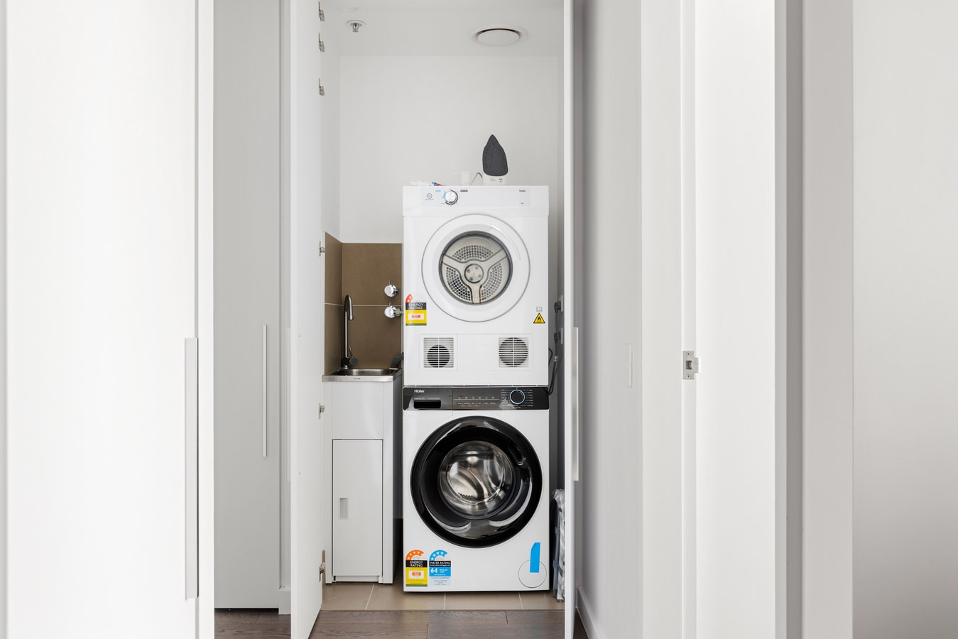 Convenient One Bedroom Apartment in Docklands 16 Serain Residences