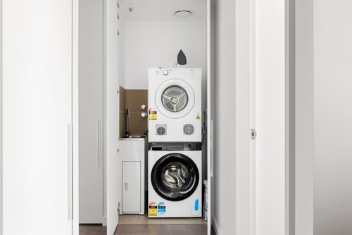Convenient One Bedroom Apartment in Docklands 16 Serain Residences