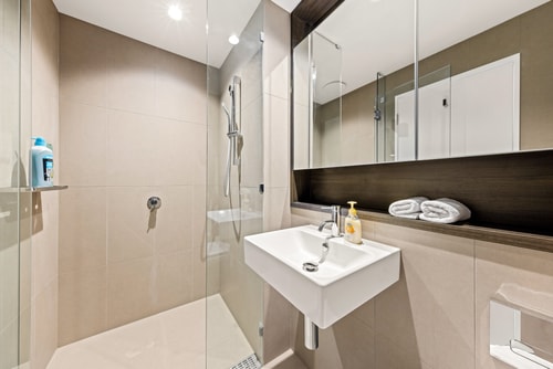 Convenient One Bedroom Apartment in Docklands 14 Serain Residences