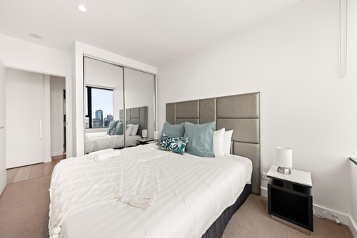 Convenient One Bedroom Apartment in Docklands 6 Serain Residences