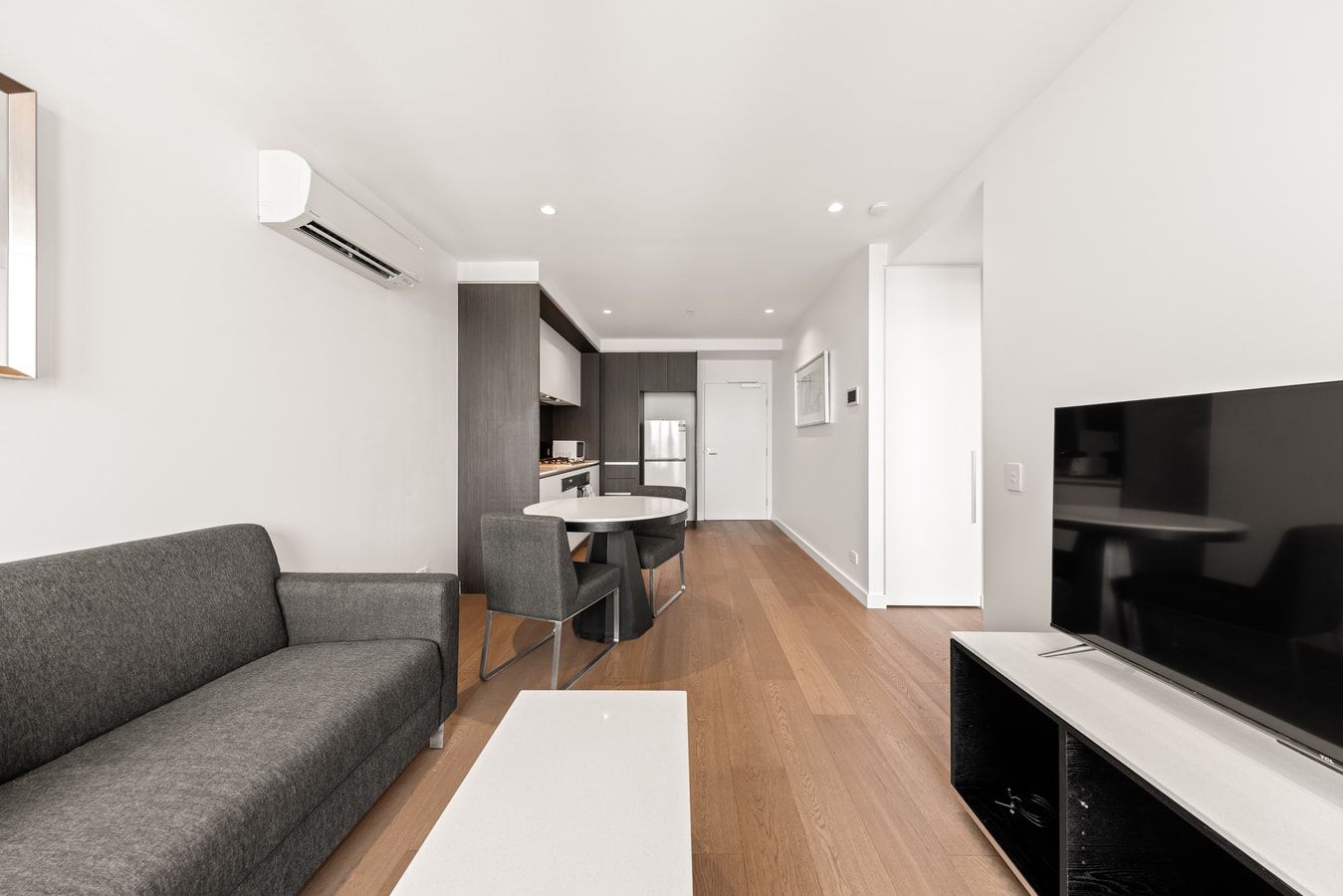 Convenient One Bedroom Apartment in Docklands 9 Serain Residences