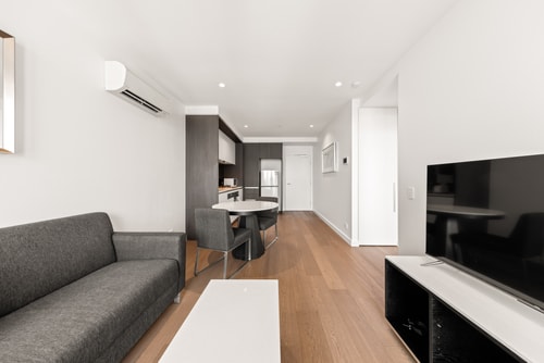 Convenient One Bedroom Apartment in Docklands 9 Serain Residences