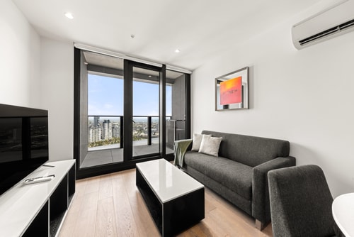 Convenient One Bedroom Apartment in Docklands 10 Serain Residences