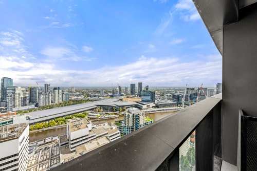 Convenient One Bedroom Apartment in Docklands 4 Serain Residences