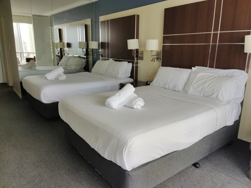 Convenient 2 double bed studio in Surfers 3 Serain Residences