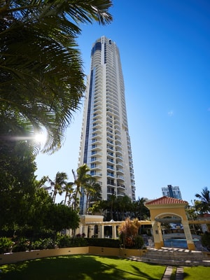 Oceanview 3 Bedroom Apartment in Heart of Surfers 30 Serain Residences