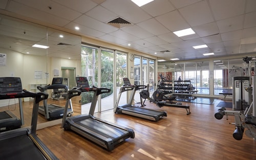 Oceanview 3 Bedroom Apartment in Heart of Surfers 19 Serain Residences