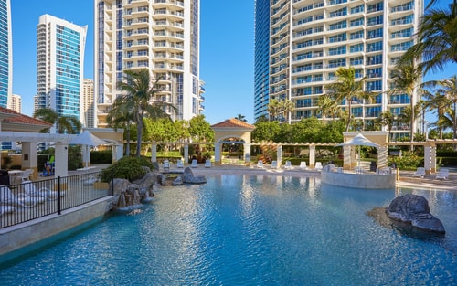 Oceanview 3 Bedroom Apartment in Heart of Surfers 17 Serain Residences