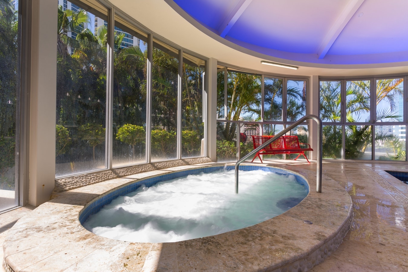 Oceanview 3 Bedroom Apartment in Heart of Surfers 21 Serain Residences
