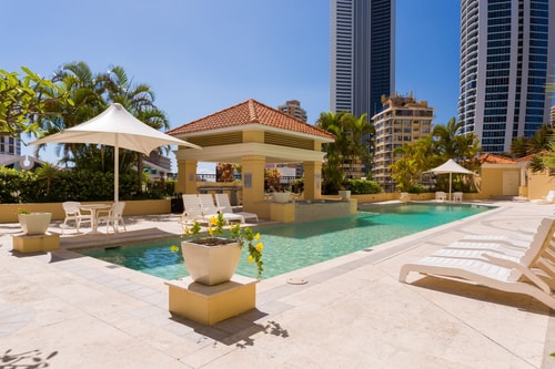 Oceanview 3 Bedroom Apartment in Heart of Surfers 22 Serain Residences