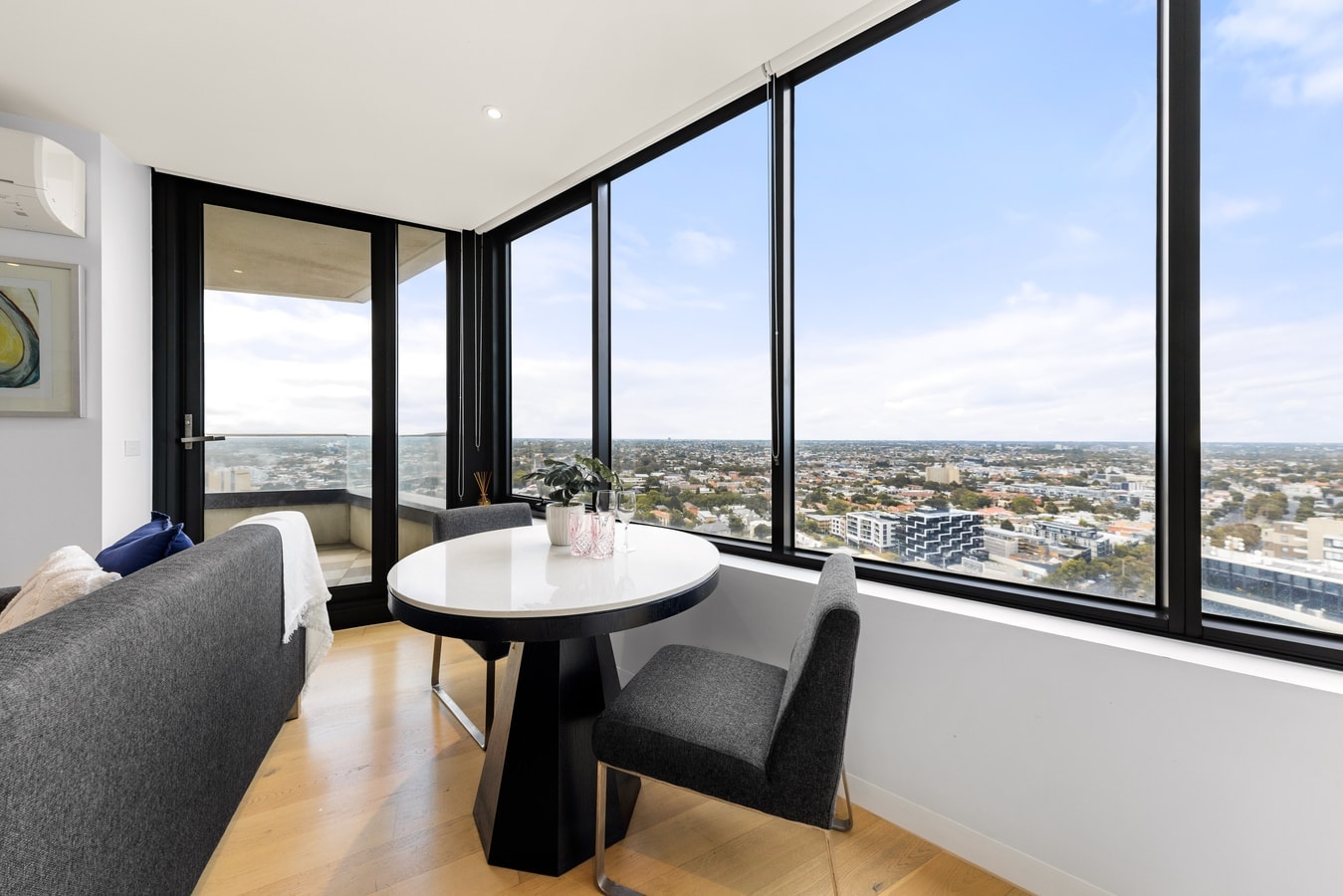 Convenient Located 1bedroom apartment in St Kilda 10 Serain Residences