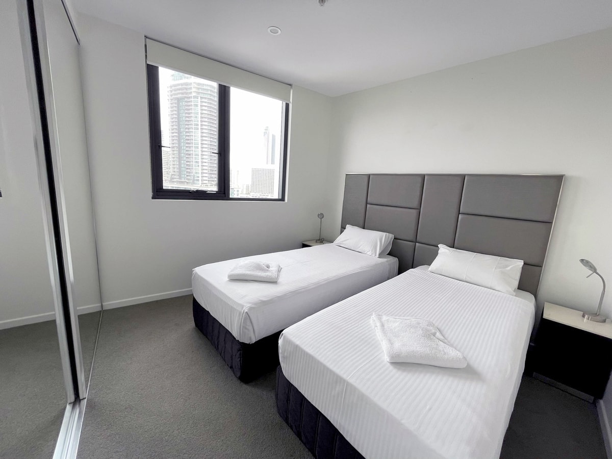 Two Bedroom Apartment with view In SurfersParadise 8 Serain Residences