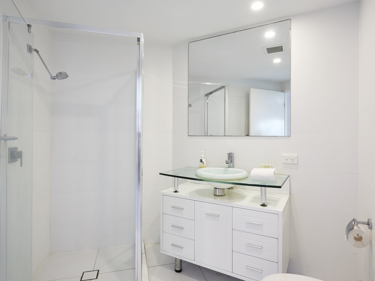 Comfort Two Bedroom Apartment in Heart Southport 10 Serain Residences