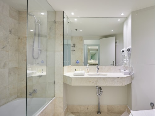 Comfy 2 double bed studio at Great Location 5 Serain Residences