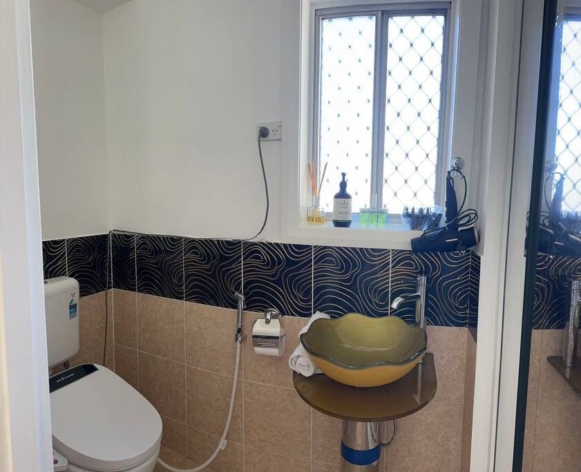 Studio house Unit in Dundas Valley 6 Serain Residences