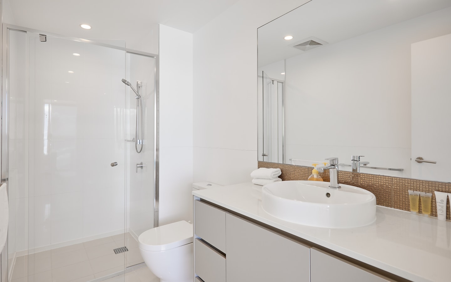 Ocean and Beach View Apartment on Gold Coast 8 Serain Residences