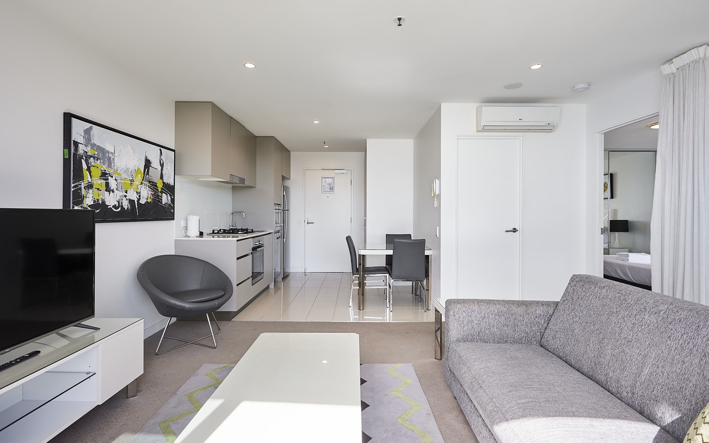 Ocean and Beach View Apartment on Gold Coast 6 Serain Residences