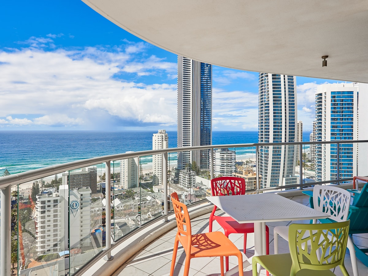 Oceanview 3 Bedroom Apartment in Heart of Surfers Serain Residences