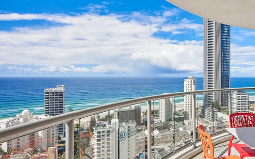 Oceanview 3 Bedroom Apartment in Heart of Surfers 1 Serain Residences